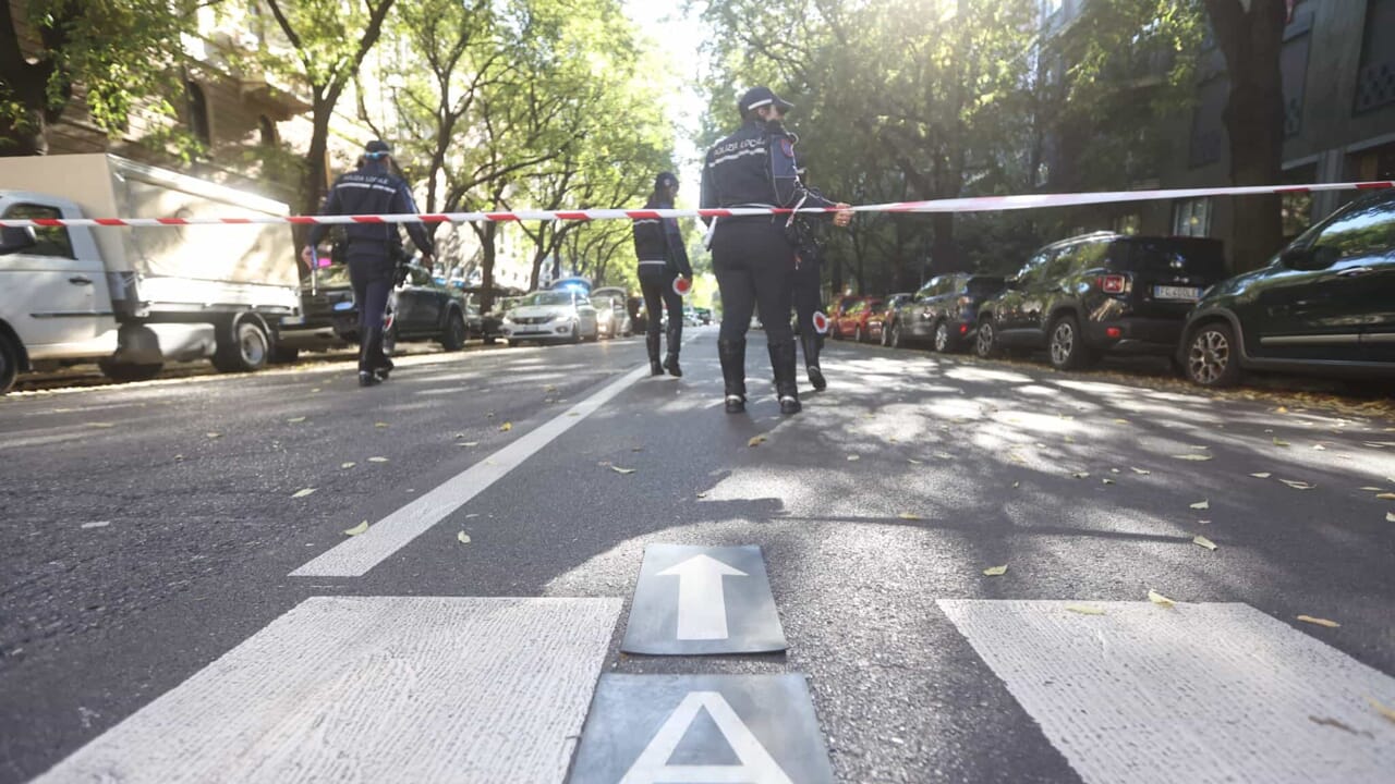 Incidente a Milano, travolto e ucciso da un pirata mentre attraversa sulle strisce
