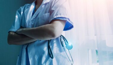 Migranti, l'allarme dopo la stretta Gb: a rischio 50mila infermieri