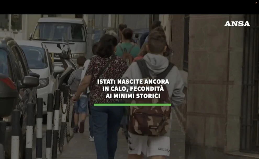 Istat: nascite ancora in calo, fecondità ai minimi storici