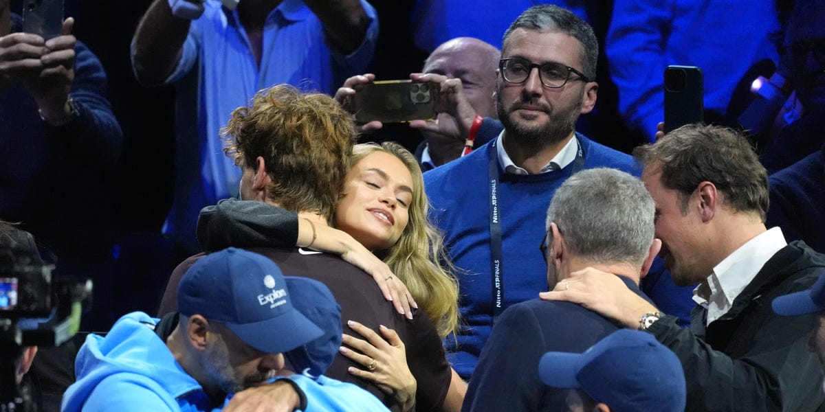 La prima foto ufficiale di Jannik Sinner e la fidanzata Laila Hasanovic è a Torino
