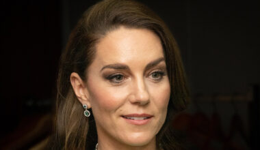 Kate Middleton, prima notte sola al Forest Lodge. Ma William è al gala con le star
