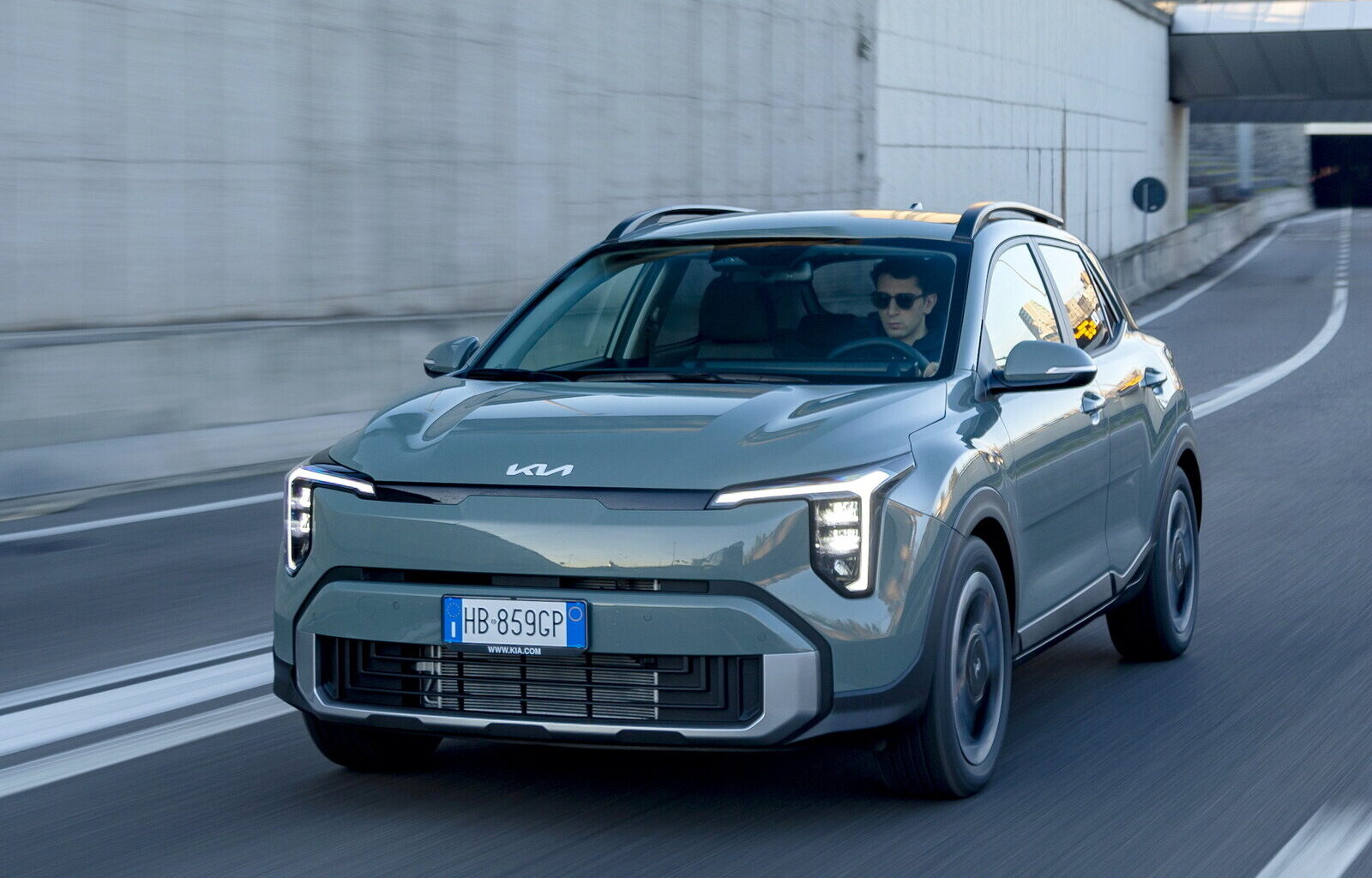 Foto - Buona spinta dall'ibrido - AlVolante