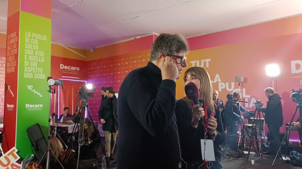 Lacarra nel comitato elettorale di Decaro