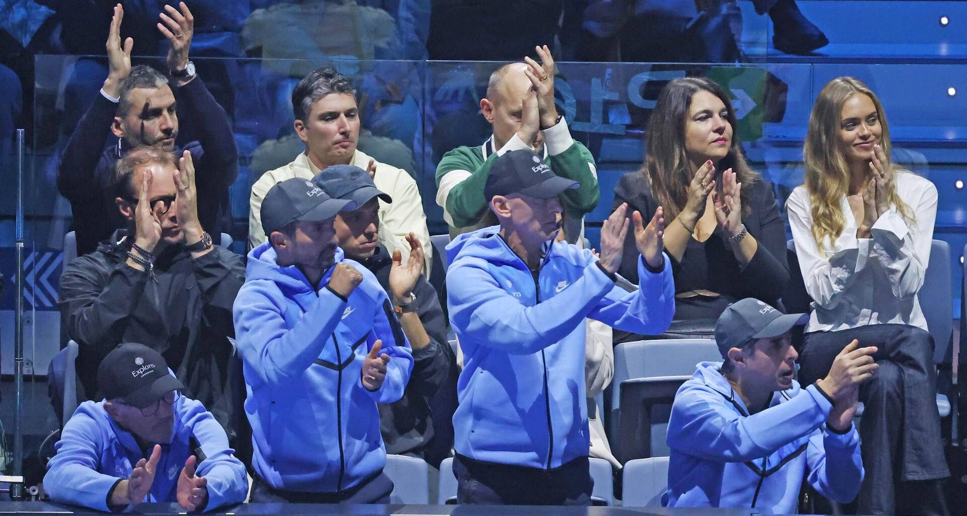 Sinner, Laila Hasanovic in tribuna alle Atp Finals. Tifo speciale per Jannik all'esordio