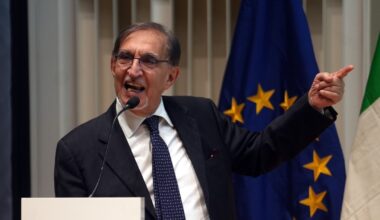 "Lasci il posto al Consiglio supremo di Difesa"