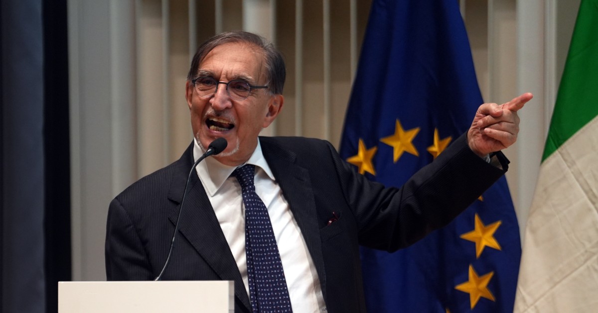 "Lasci il posto al Consiglio supremo di Difesa"