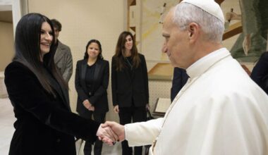 Papa Leone XIV incontra Laura Pausini: Sono suo fan dal primo Sanremo