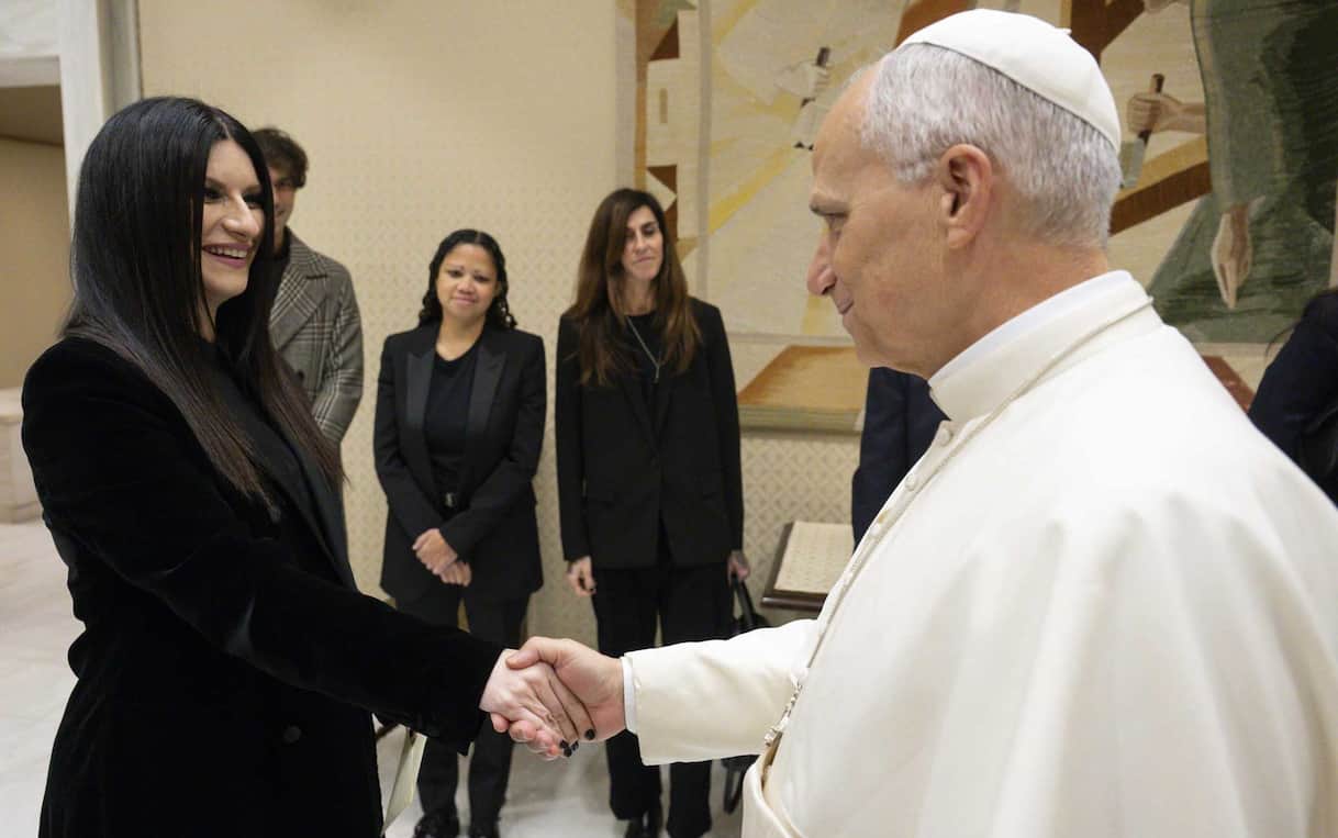 Papa Leone XIV incontra Laura Pausini: Sono suo fan dal primo Sanremo