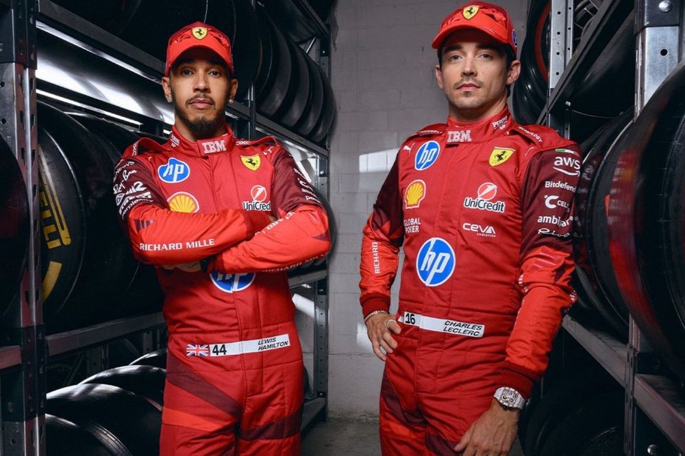 Lewis Hamilton e Charles Leclerc con le tute create in occasione del GP di Las Vegas