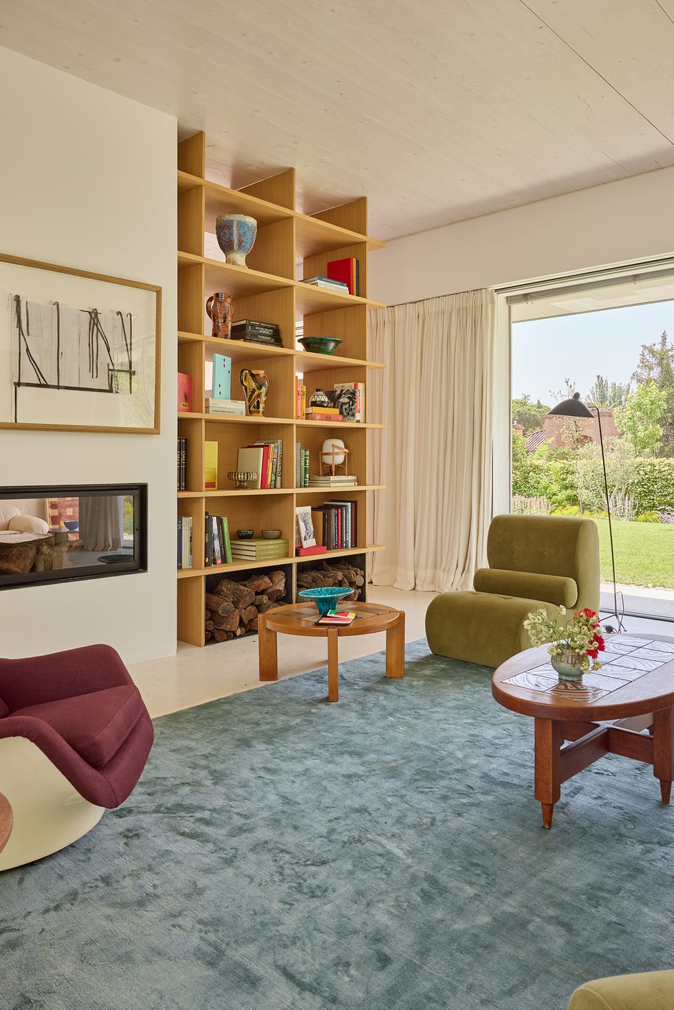 una casa moderna racionalista con mucho color del estudio abaton