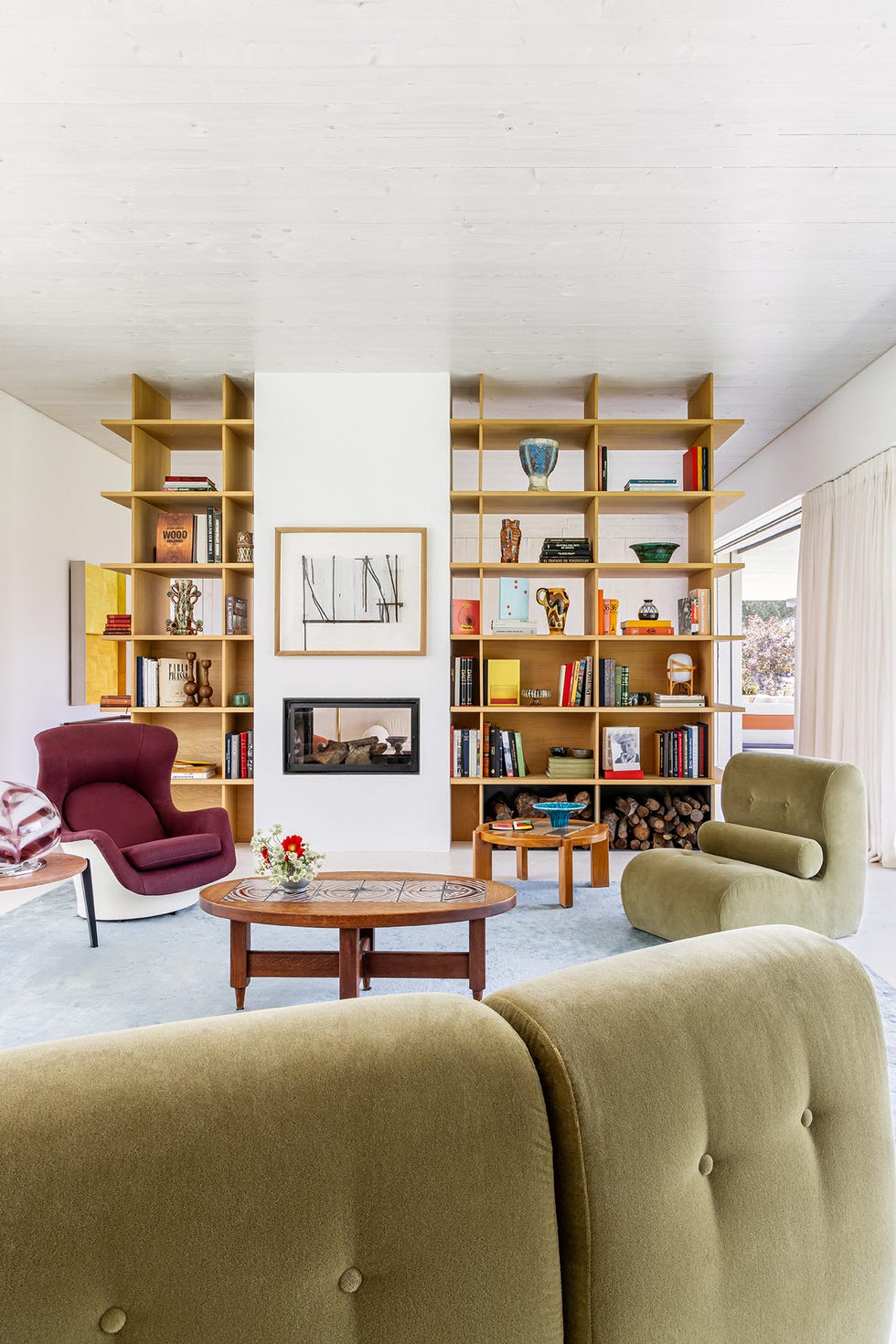 una casa moderna racionalista con mucho color del estudio abaton