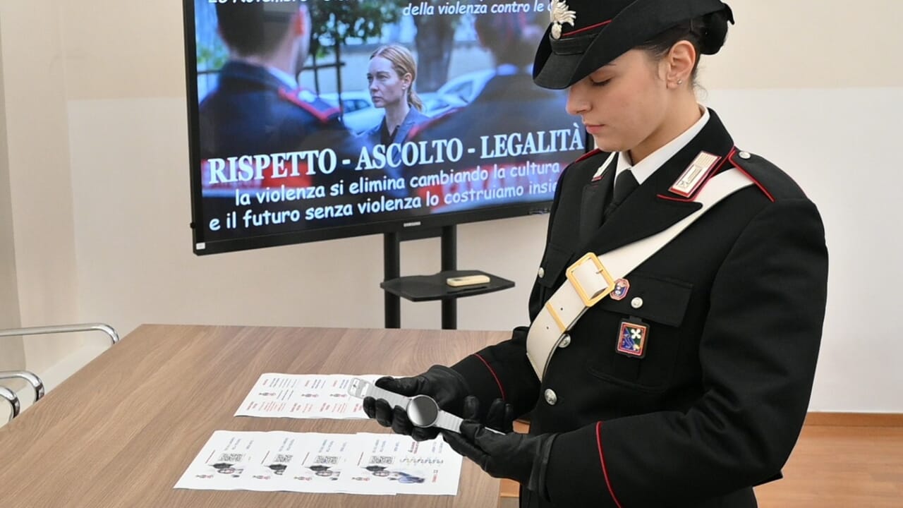 Mobile Angel, lo smartwatch che salva la vita alle donne