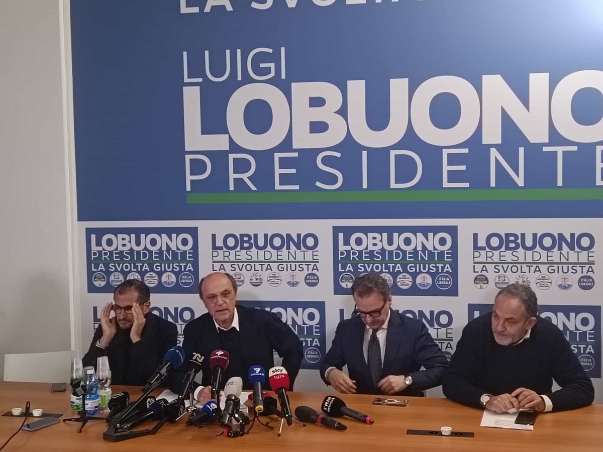 Lobuono nel suo comitato elettorale