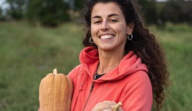 L’ortista Maria Cecilia a contrada Bricconi, una stella Michelin. “Coltivare a 950 metri di altitudine è una sfida”