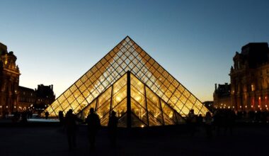 Furto al Louvre, anche una donna tra i complici