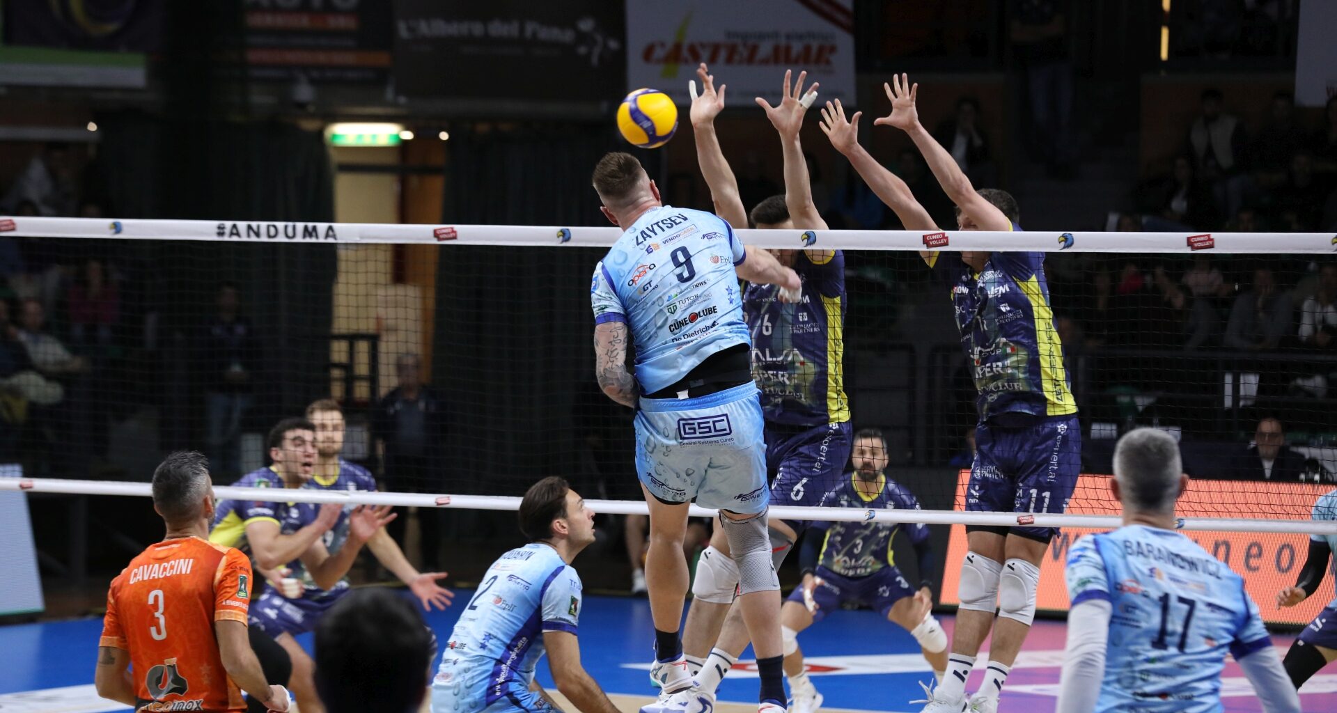 Volley Superlega - Quante emozioni a Cuneo! Modena vince 3-2 - www.ideawebtv.it