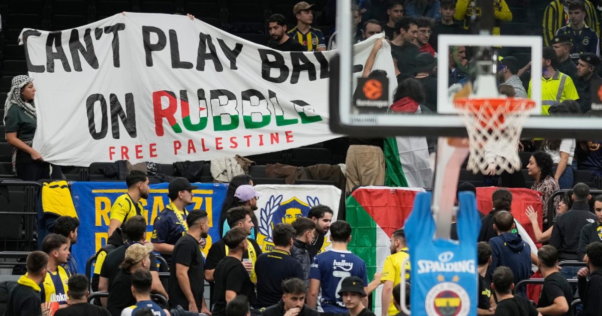 Un anno fa in Olanda si toccò il fondo. Virtus Bologna-Maccabi non doveva giocarsi