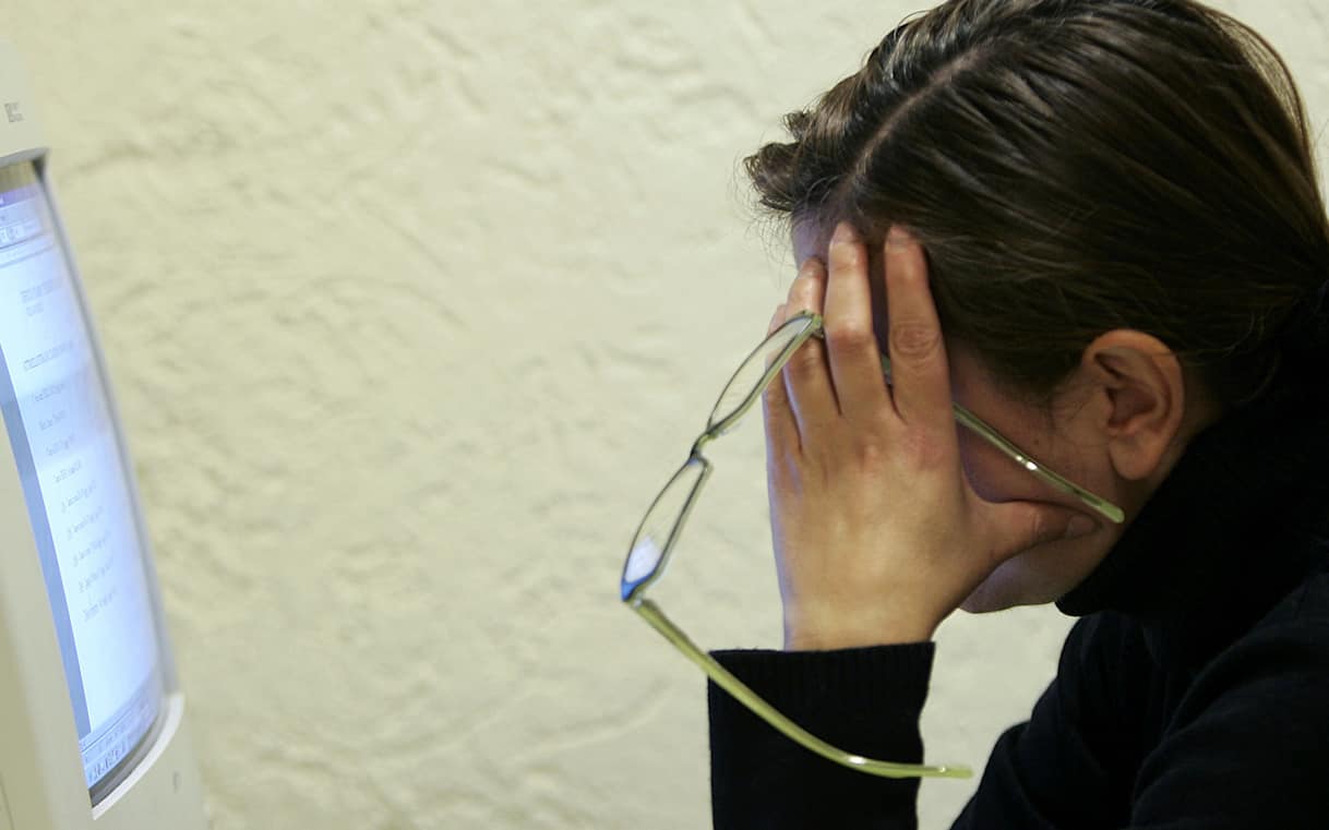 Emicrania e cefalea, tra disturbi più invalidanti: ne soffrono 3 miliardi di persone. I dati