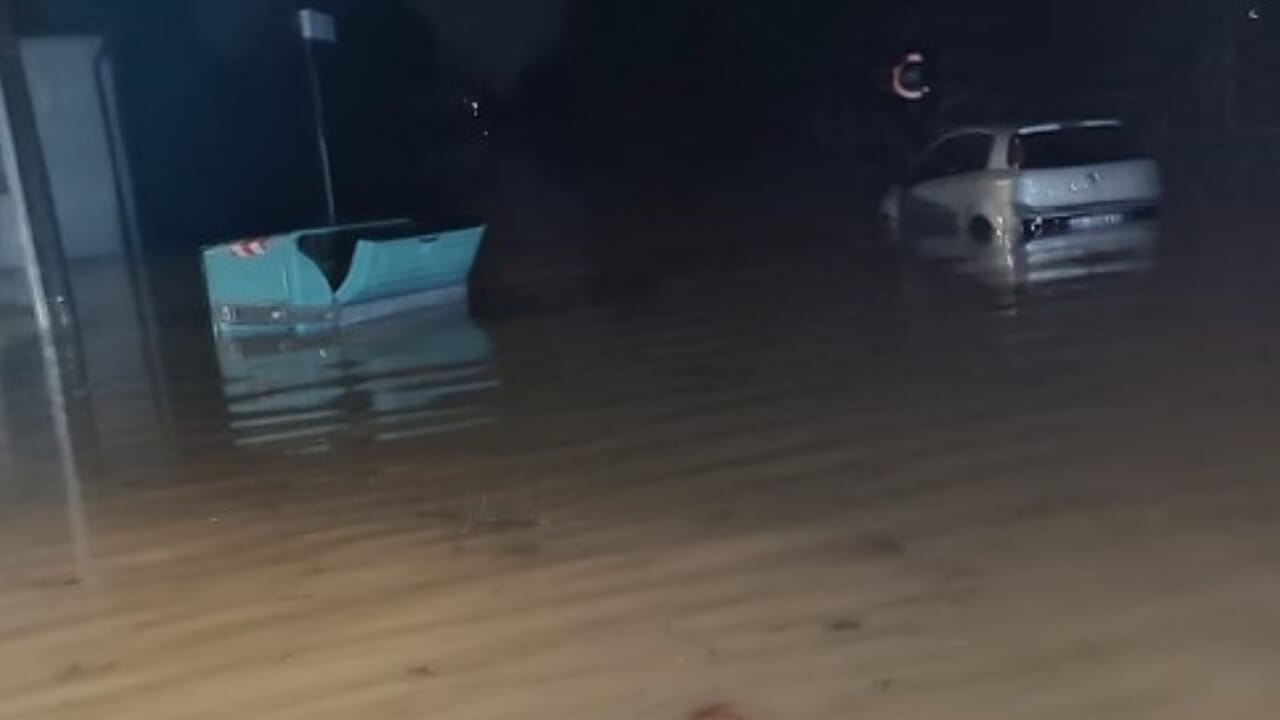 Casa crolla, ospedale allagato e oltre 200 soccorsi: Friuli sott'acqua