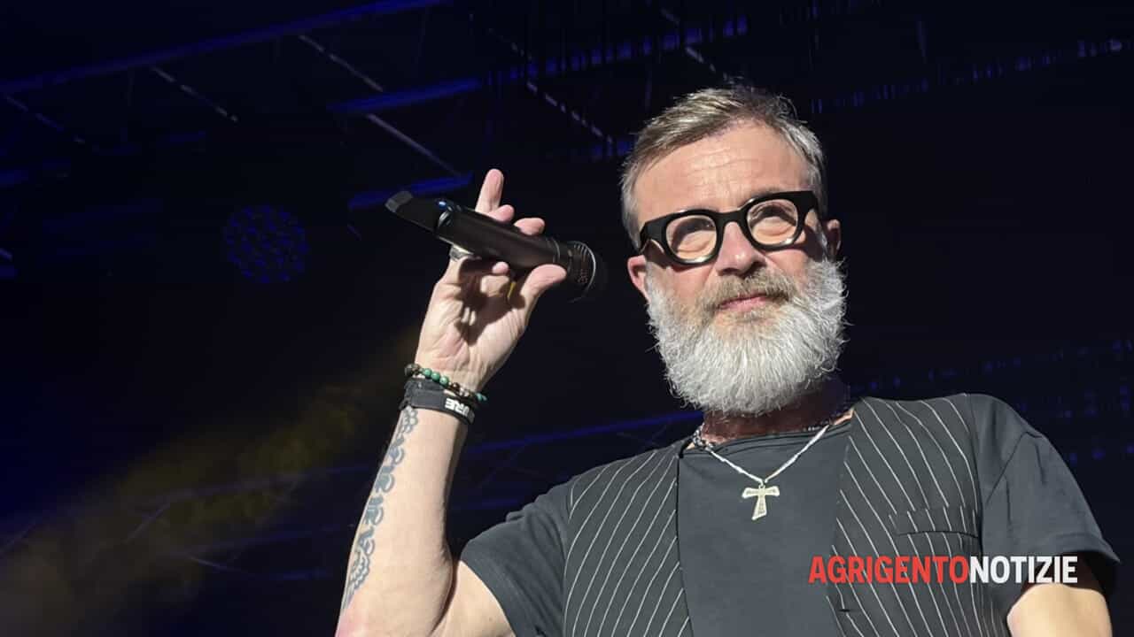 una serata di musica, ricordi e standing ovation finale