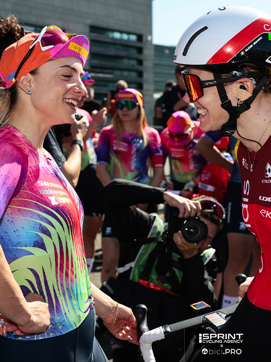 Partenza della Roubaix, Alzini e Consonni che due mesi prima hanno vinto gli europei di Zolder nel quartetto