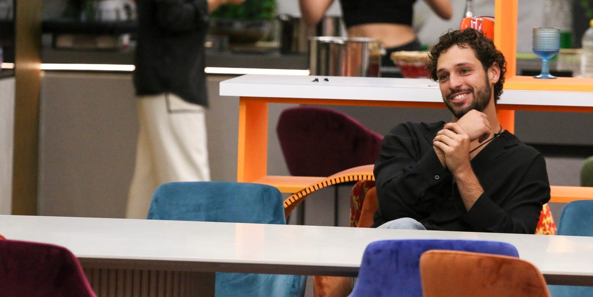 la fidanzata Carlotta lo lascia