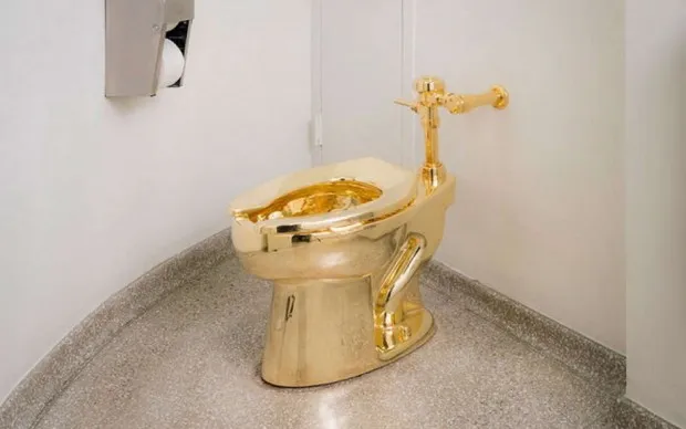 Maurizio Cattelan e il water d'oro