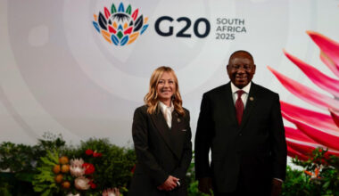 Giorgia Meloni con Cyril Ramaphosa (La Presse)