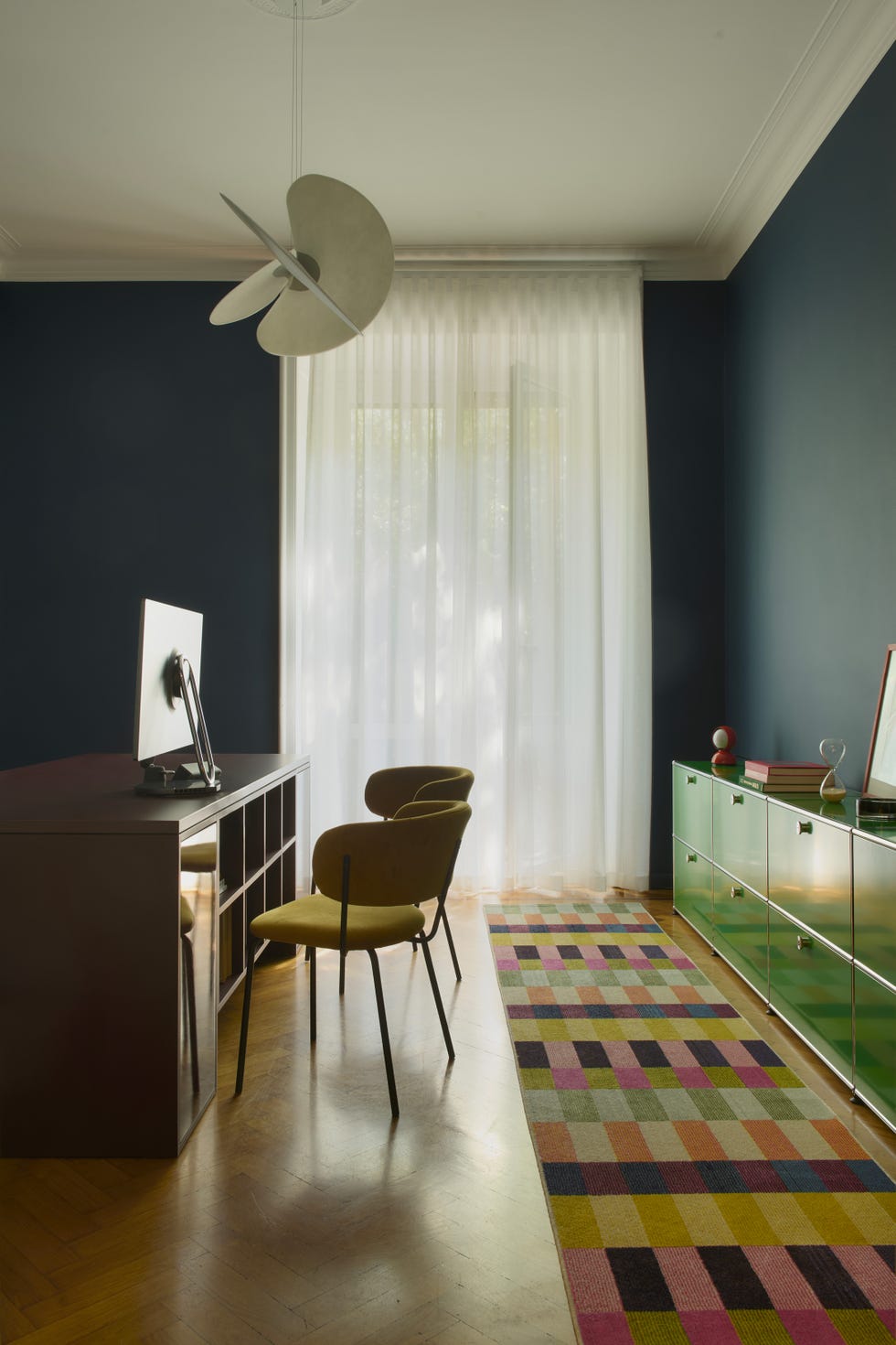 ufficio bellissimo e colorato a milano