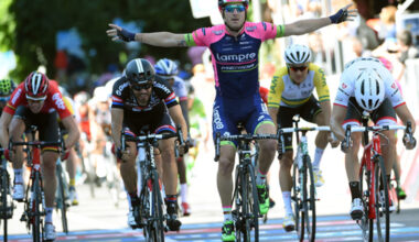 sparite tre bici da corsa