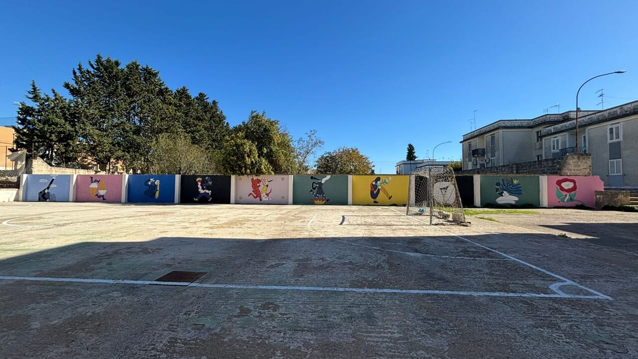 Nuovi disegni colori periferia murale parete campetto zona Penta