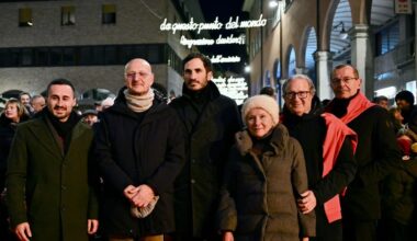 Cesena accende il Natale, corso Mazzini illuminato dai versi di una poesia speciale