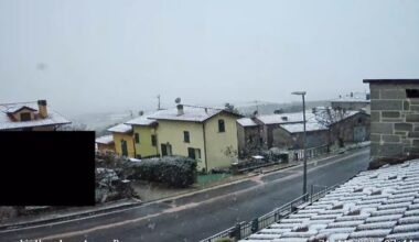 E' arrivata la prima neve, e si preannuncia un sabato 'agitato' in mare: l'allerta è arancione