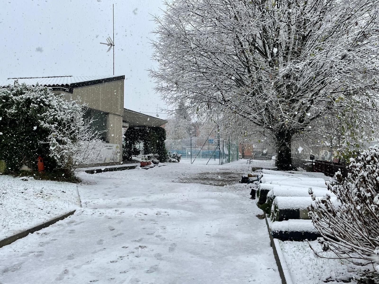 Neve anche nella Brianza lecchese, la foto da Osnago.