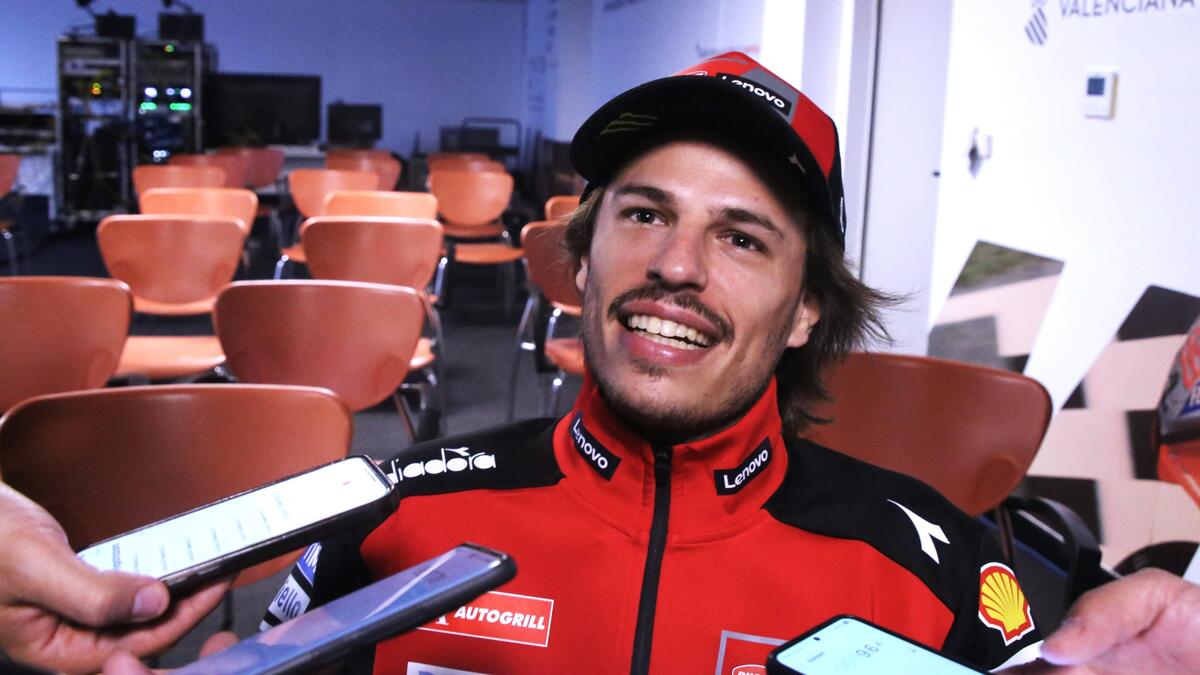MotoGP 2025. GP di Valencia. Nicolò Bulega sull'aerodinamica MotoGP: "Quando hai tante moto davanti e freni sembra di entrare in un tunnel senza vento" - MotoGP
