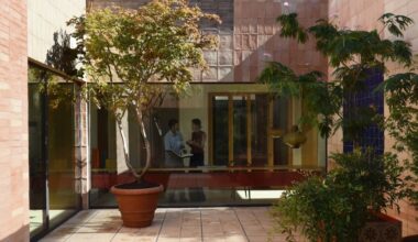 Una villa in mattoni nella campagna roman