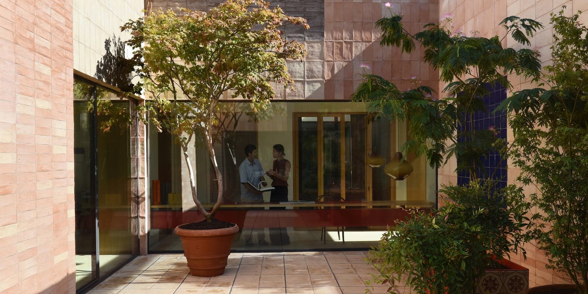 Una villa in mattoni nella campagna roman