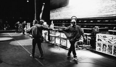 Liam Gallagher frena sul tour degli Oasis nel 2026: «Dobbiamo discuterne»