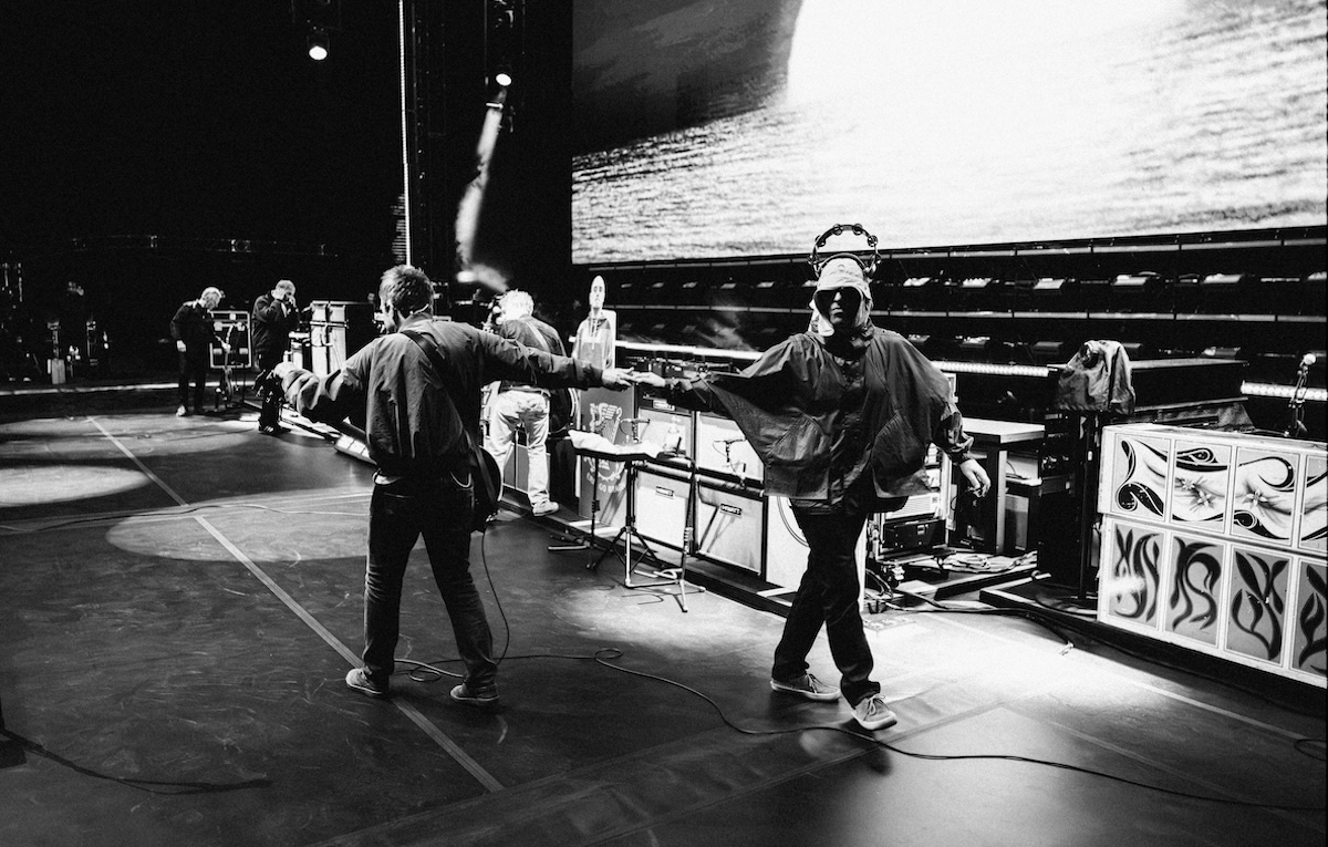 Liam Gallagher frena sul tour degli Oasis nel 2026: «Dobbiamo discuterne»