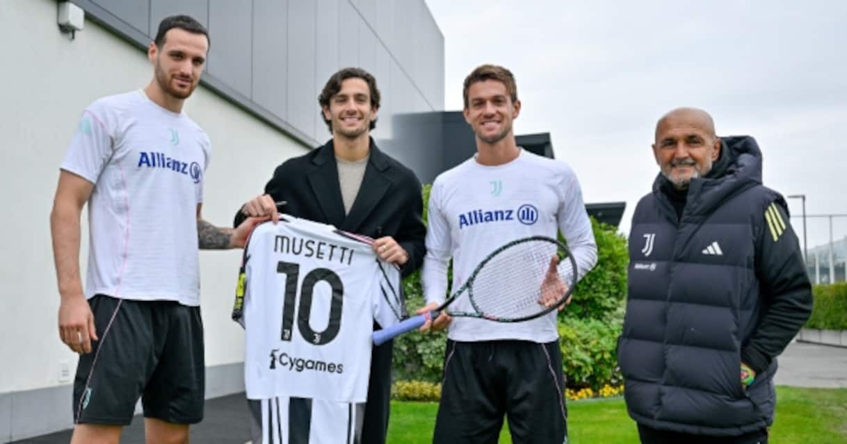 Lorenzo Musetti ospite della Juve alla Continassa dopo le Atp Finals