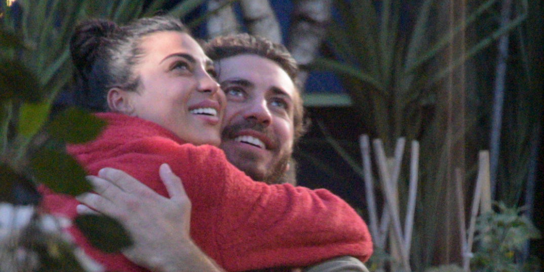 bacio tra Omer e Rasha e novità sulla chiusura