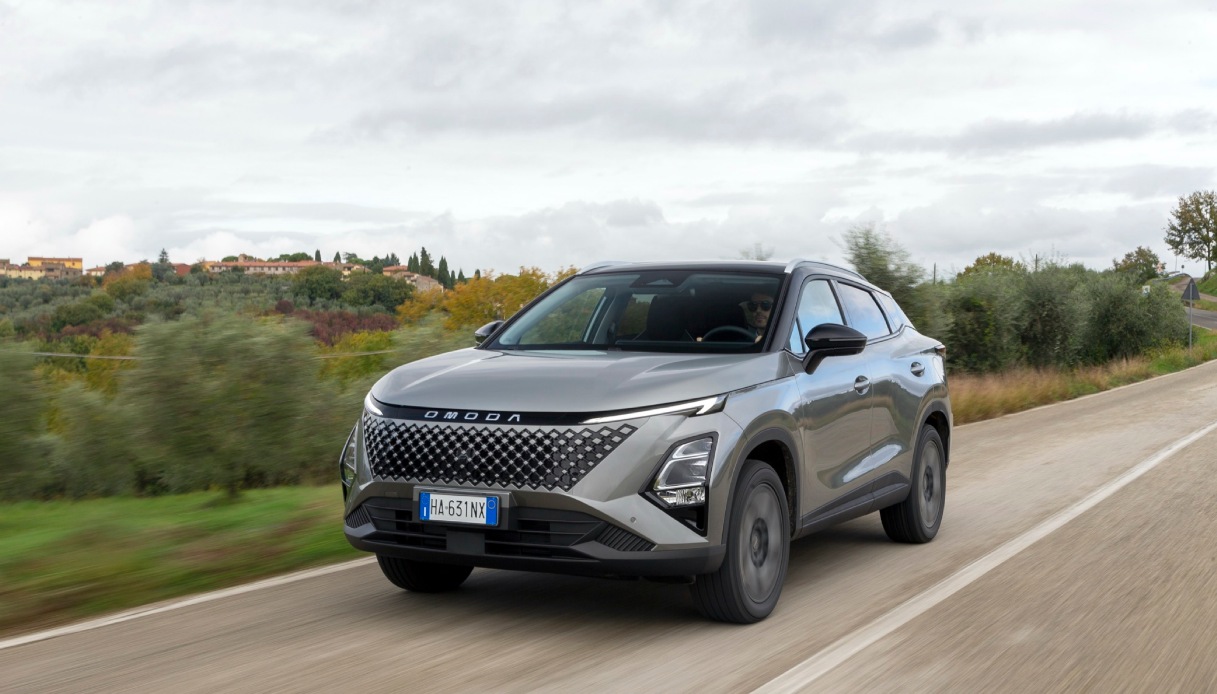 Omoda 5 SHS-H, il SUV cinese alla conquista dell'Italia