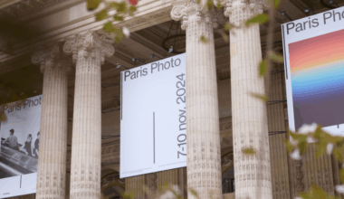 Fotografia, innovazione digitale e intelligenza artificiale a Paris Photo 2025. Intervista alla direttrice