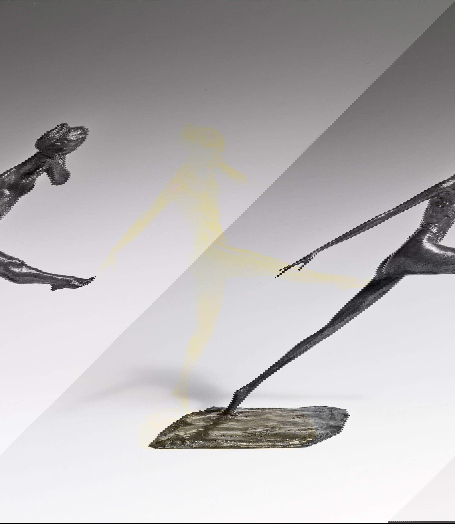 Paul Troubetzkoy, Lady Constance Stewart-Richardson (1914; bronzo, 34,3 × 29,9 × 12,7 cm; Fine Arts Museums of San Francisco, Theater and Dance Collection, Regalo di Mrs. Alma de Bretteville Spreckels) Foto di Randy Dodson, su concessione di Fine Arts Museums of San Francisco