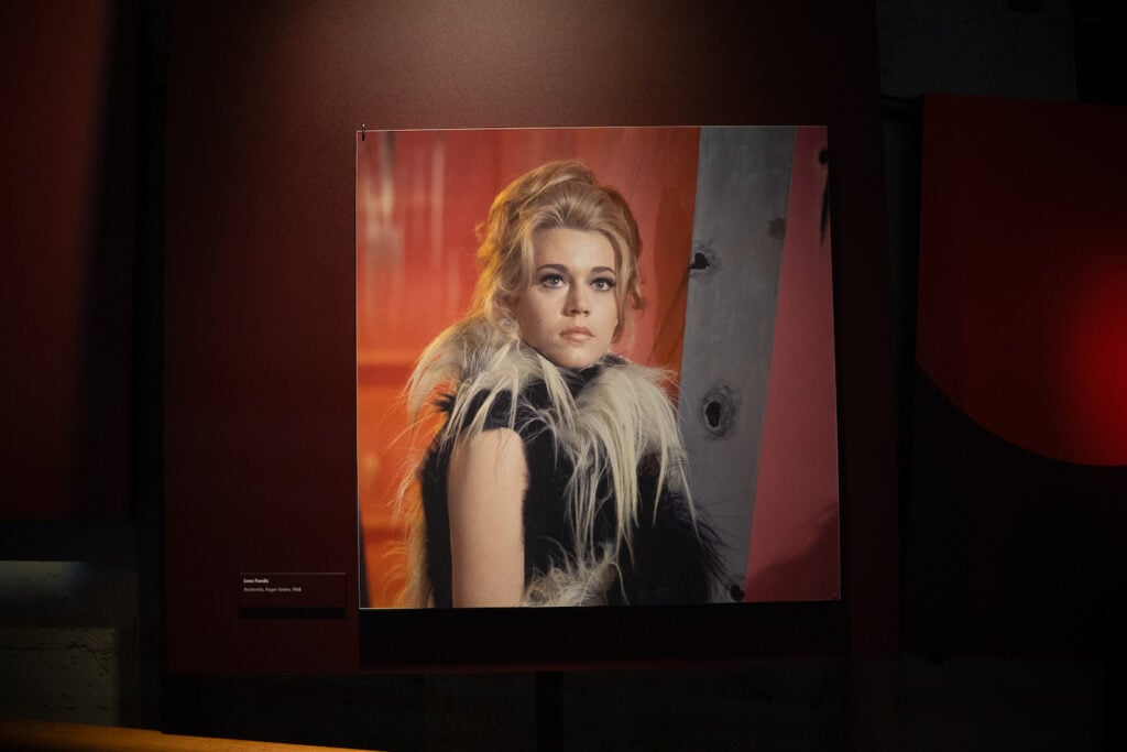 Pazza idea, Angelo Frontoni. Installation view alla Mole Antonelliana di Torino, 2025