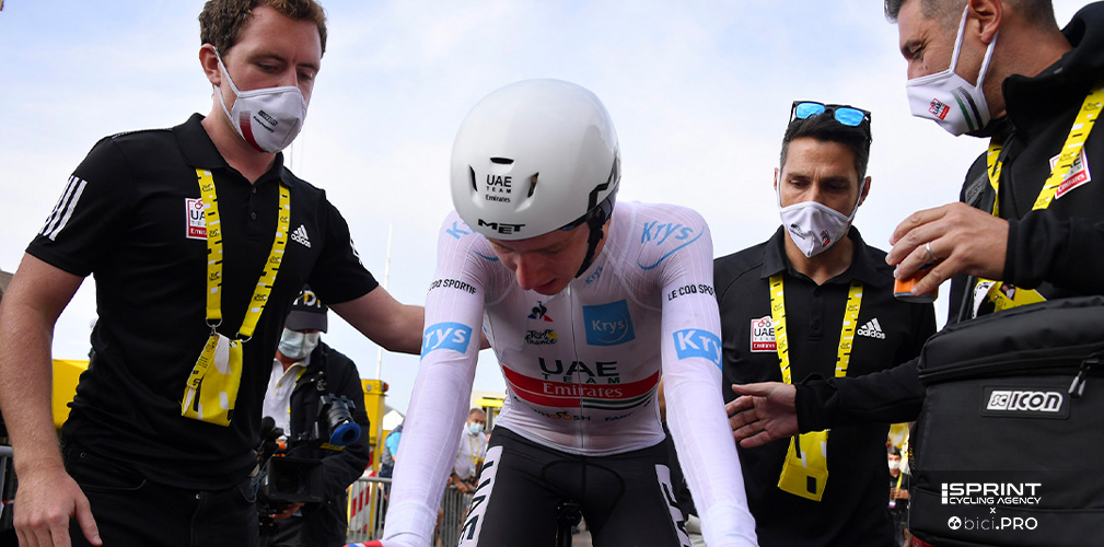 Tour 2020, quello del Covid: intorno ai corridori con le mascherine. Qui Luke Maguire, addetto stampa UAE