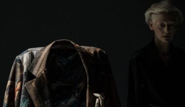 La multiforme attrice Tilda Swinton è in mostra ad Amsterdam