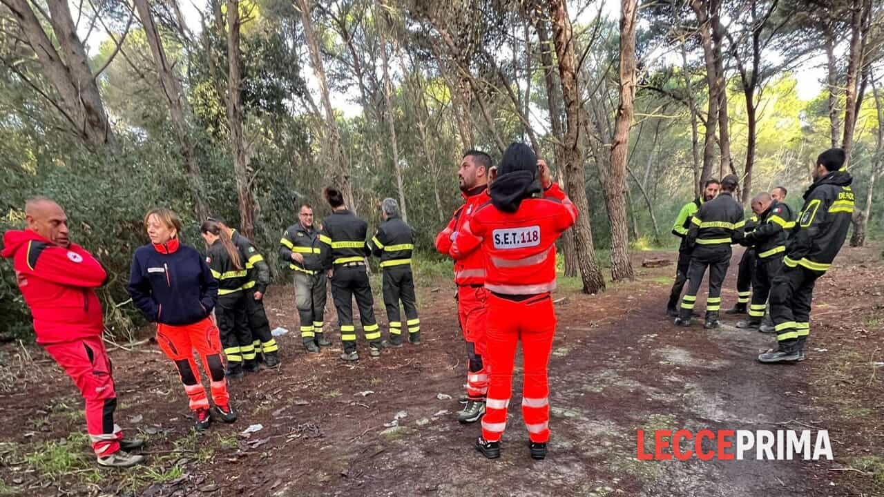 trova impiccata a un albero la donna scomparsa