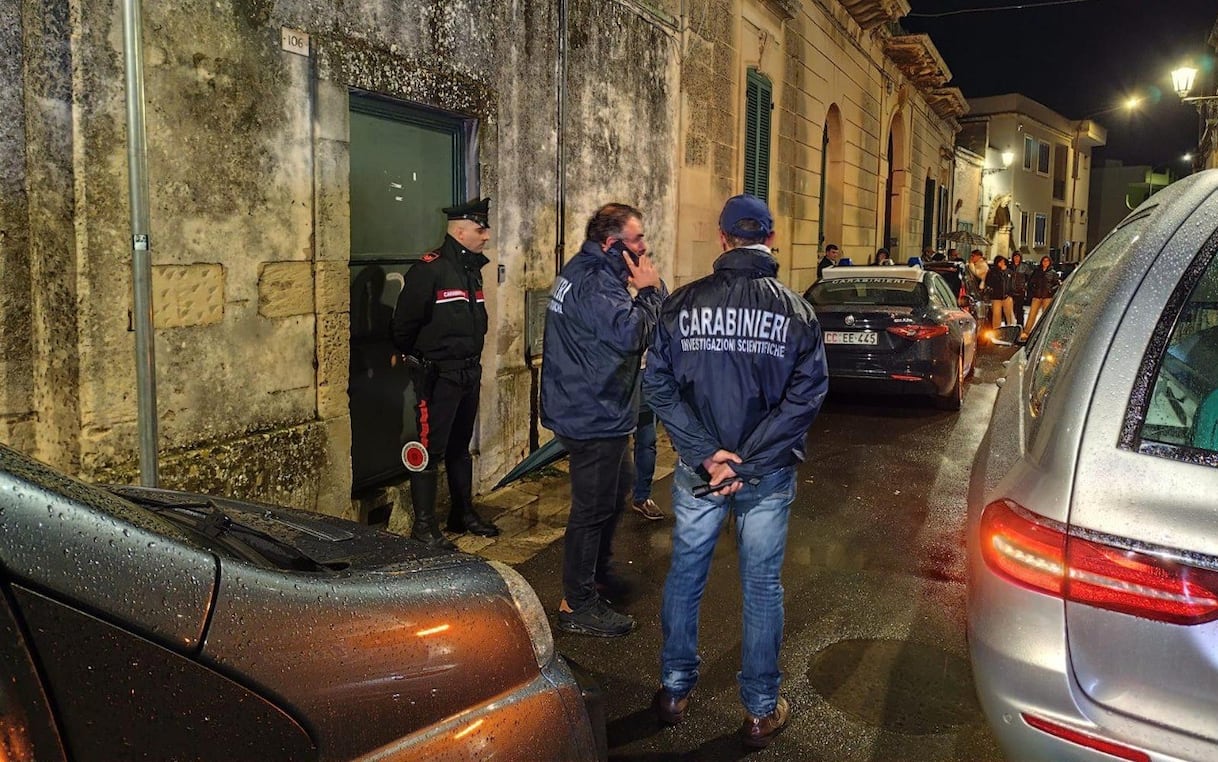 Bimbo 8 anni trovato morto in casa, corpo madre in mare: cosa sappiamo