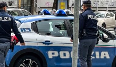 ragazza salvata da una passante